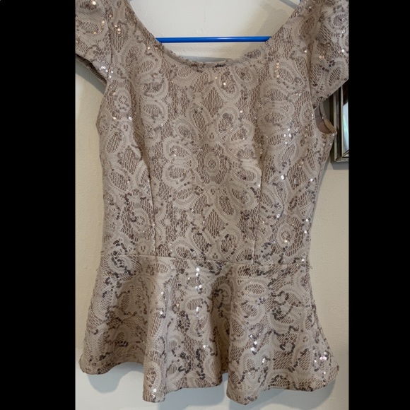 Top - Picture 1 of 2